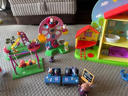 Buy & Sell Barnes Cray Central London - Photos for Large peppa pig bundle
