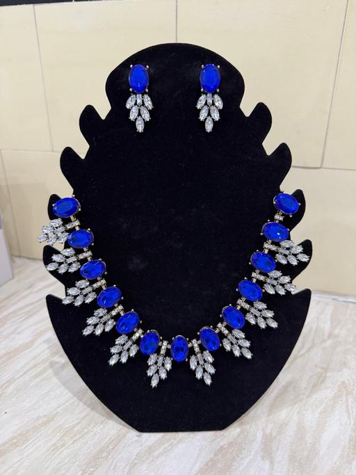 Buy & Sell Gerrards Cross Buckinghamshire - Photos for Necklace and earrings