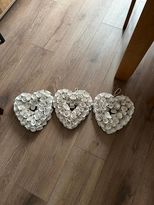 Buy & Sell Dudley Port Sandwell - Photos for 3 white rose love heart decor