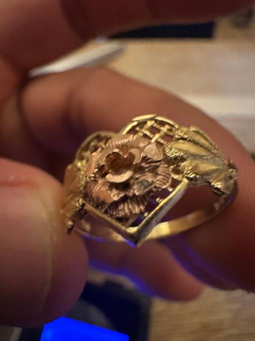 Buy & Sell Vauxhall Birmingham - Photos for 10K Stunning Gold Ring Floral Shaped 10CT