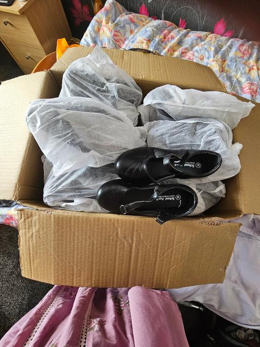 Buy & Sell Lees Oldham - Photos for 26 pairs of black school shoes in different s