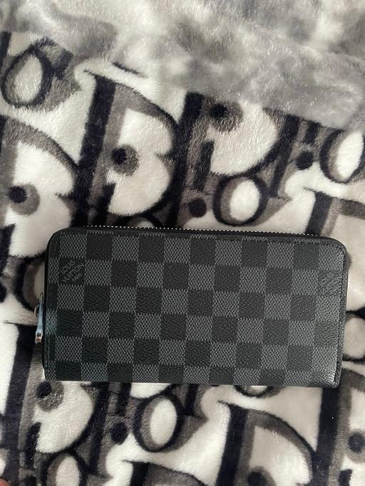Buy & Sell Perivale Ealing - Photos for Lv wallet