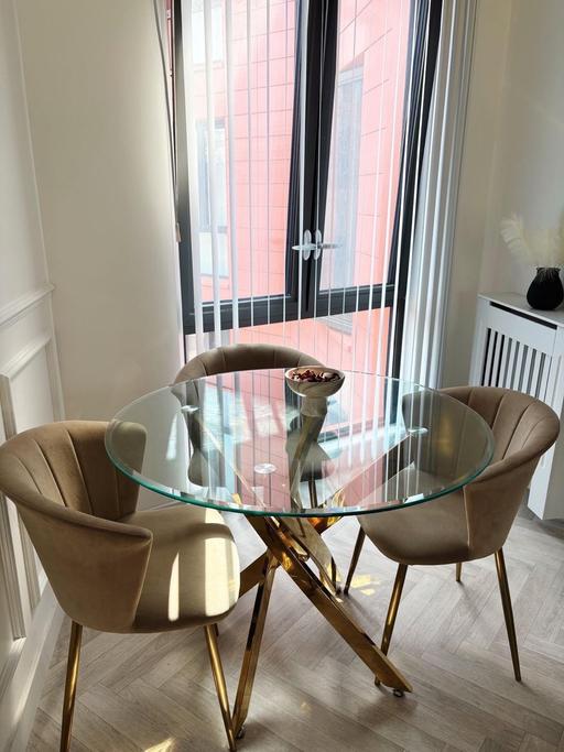 Buy & Sell Limehouse East London - Photos for *BARLEY USED* CIRCULAR TABLE & 4 CHAIRS