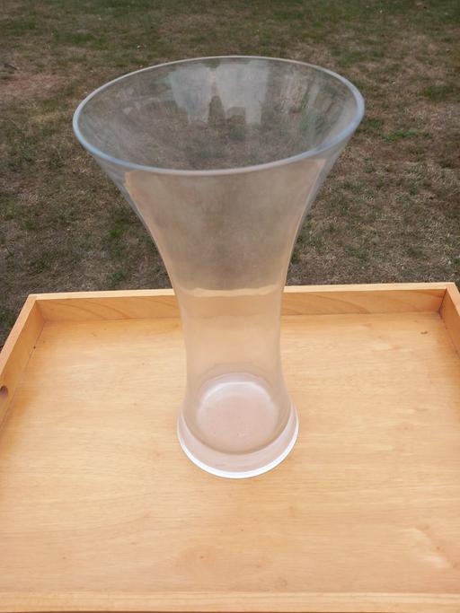 Buy & Sell Ickleton South Cambridgeshire - Photos for glass vase