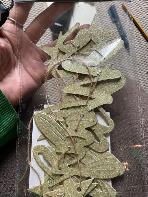 Buy & Sell Wednesfield Wolverhampton - Photos for 1.9 m new sparkle garland 1£ lots