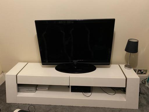 Buy & Sell Dudley Town Centre Dudley - Photos for White Gloss TV Entertainment Cabinet Unit