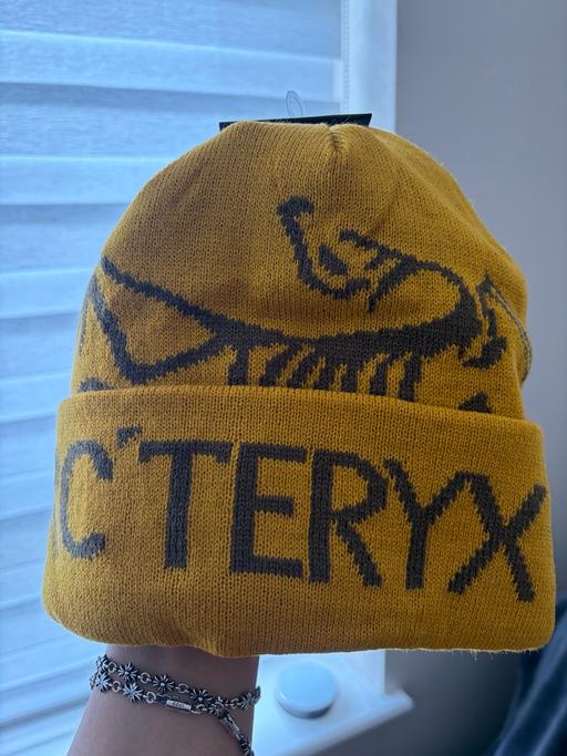 Buy & Sell Polegate Wealden - Photos for Arc’teryx beanie yellow