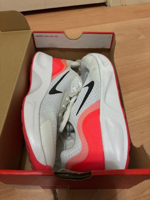 Buy & Sell Croydon Croydon - Photos for Nike wear all day LDOO trainers