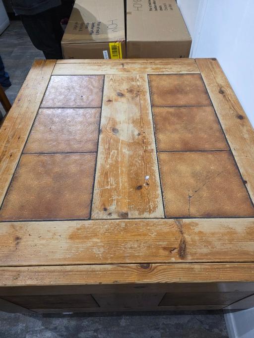 Buy & Sell Roundthorn Industrial Estate Manchester - Photos for Extendable table and 4 chairs