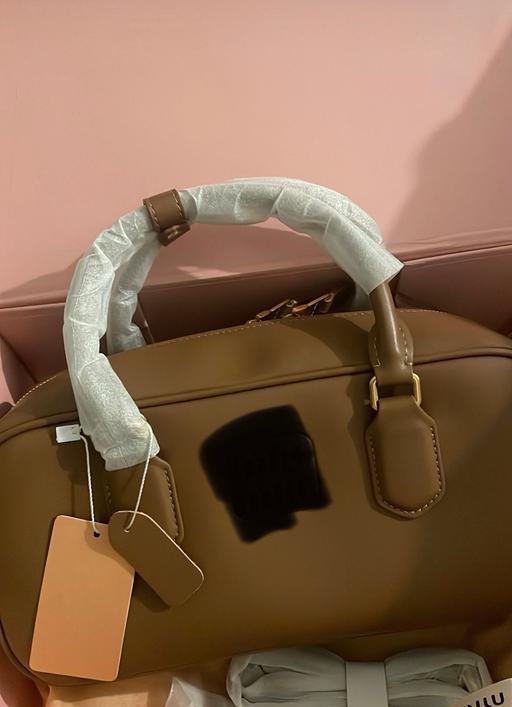 Buy & Sell Market Overton Rutland - Photos for Tan leather bowling bag