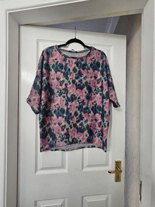 Buy & Sell Newton Doncaster - Photos for Soft feel winter material top..size 16.