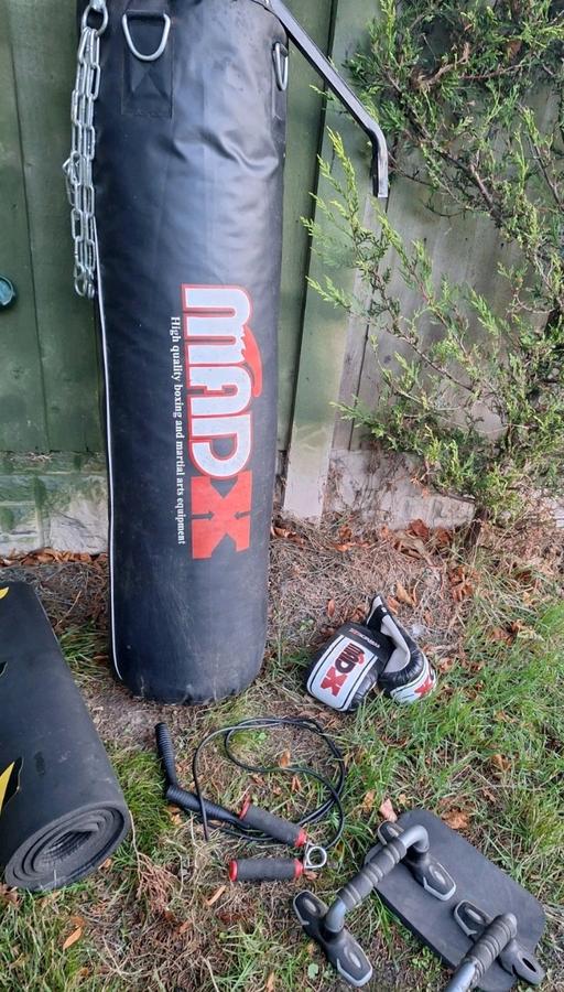 Buy & Sell Bushbury Wolverhampton - Photos for Boxing bag gym mat pressup bars gloves skip r