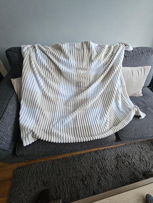 Buy & Sell Newton Doncaster - Photos for Soft feel throw.