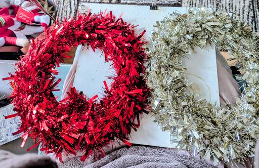 Buy & Sell Georgetown Blaenau Gwent - Photos for 🎄 Christmas tinsel door wreaths in red or go