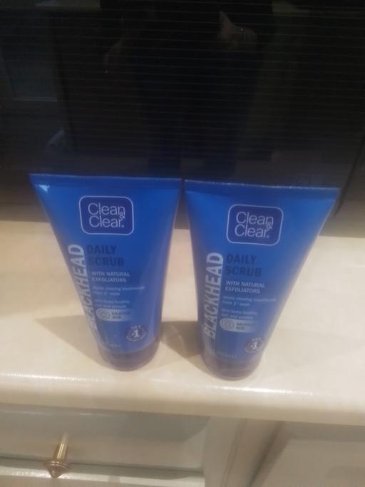 Buy & Sell Streetly Walsall - Photos for TWO CLEAN CLEAR BLACKHEAD DAILY SCRUB