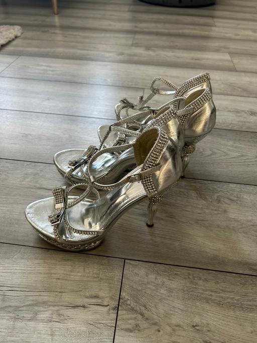 Buy & Sell Highams Park East London - Photos for Sandals