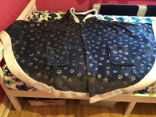 Buy & Sell Woodcross Wolverhampton - Photos for Ladies Hodded Poncho 2Pockets One Size