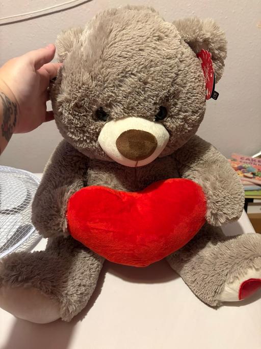 Buy & Sell Hackney East London - Photos for Heart teddy bear
