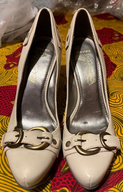 Buy & Sell Toton (Beeston) Broxtowe - Photos for Bronx Cream heels
