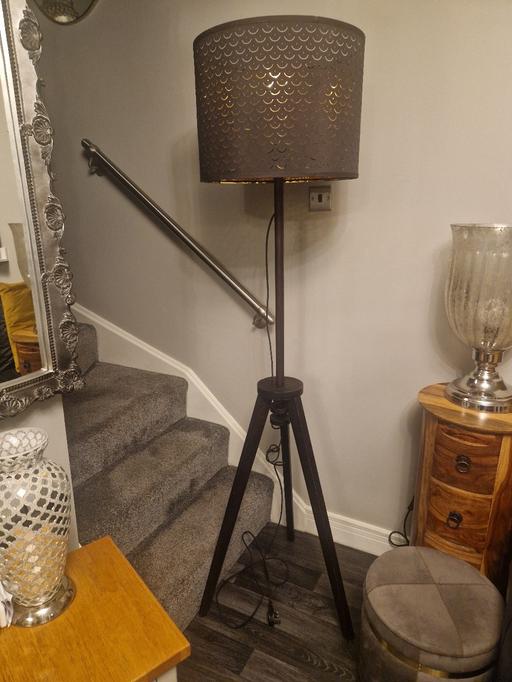 Buy & Sell Worksop Bassetlaw - Photos for Exstandable trypod floor lamp
