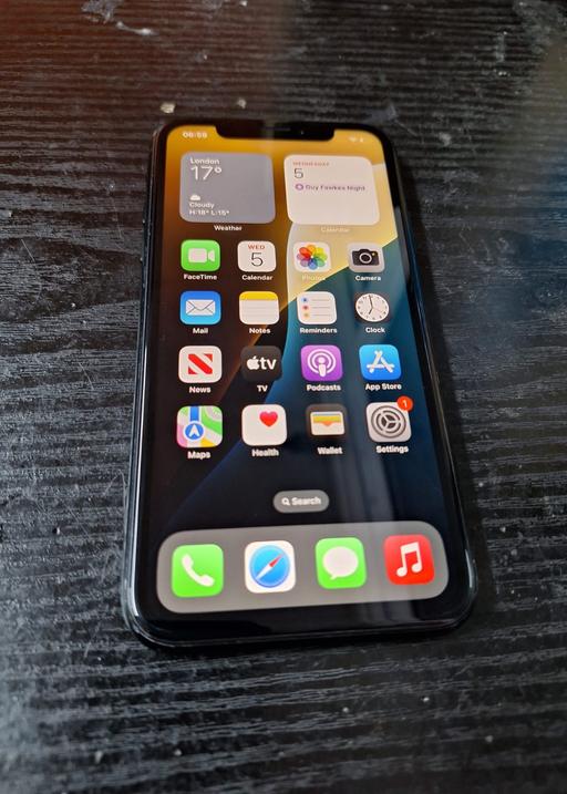 Buy & Sell - Photos for Iphone XR (Black, 64GB)