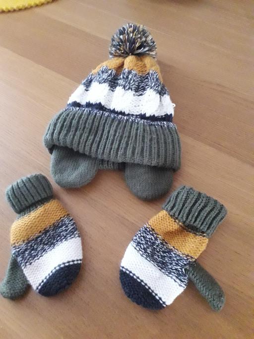 Buy & Sell Hill Top Sandwell - Photos for hat and mittens 3/5yrs