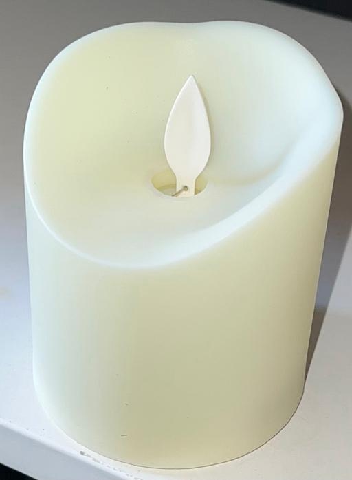 Buy & Sell Newington South East London - Photos for FROSTED PLASTIC LED CANDLES WITH REMOTE TIMER