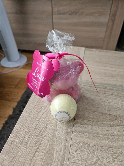 Buy & Sell Newton Doncaster - Photos for 2 bath bombs..NEW