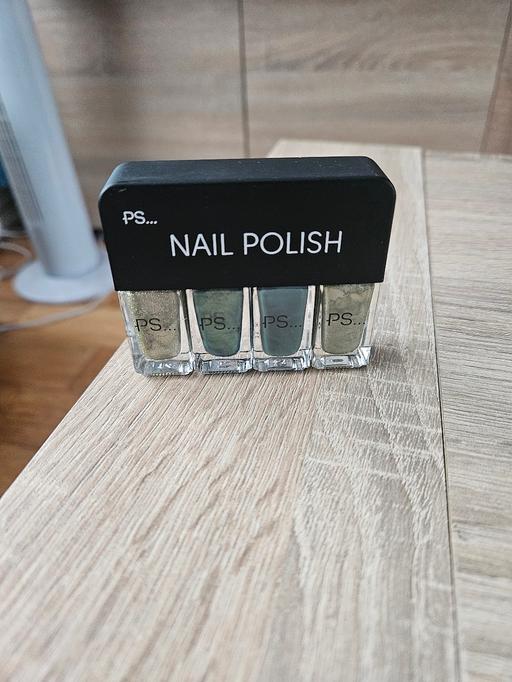 Buy & Sell Newton Doncaster - Photos for Set of 4 mini nail polishes..green coloured