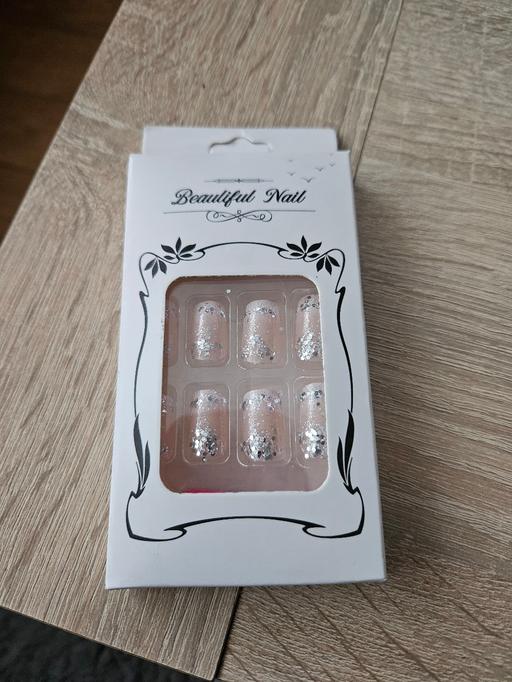 Buy & Sell Newton Doncaster - Photos for Glitter stick on nails, 24pcs..NEW