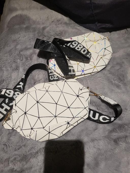 Buy & Sell Archway North London - Photos for 2 bags