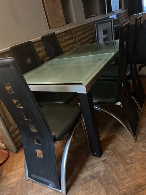 Buy & Sell Thornton Heath Croydon - Photos for Extendable Dining table & 6 chairs