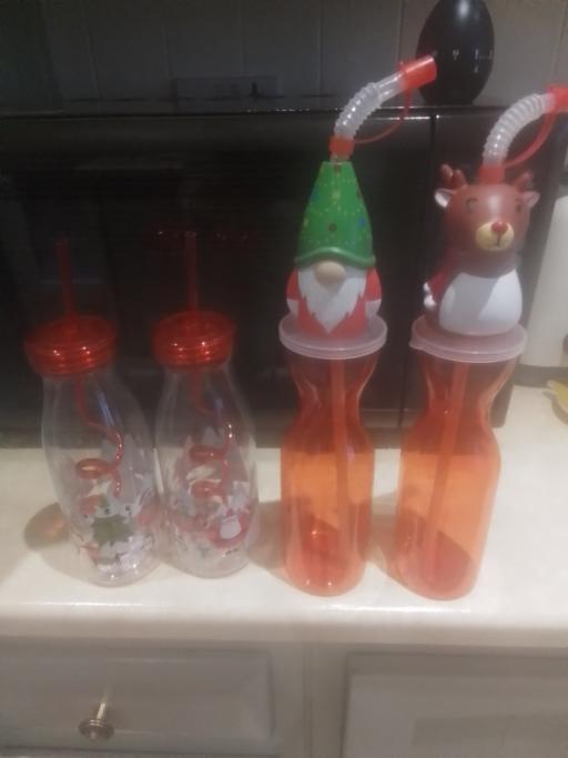 Buy & Sell Aldridge Walsall - Photos for FOUR BRAND NEW DRINK BOTTLES PRICE ON BOTTOM