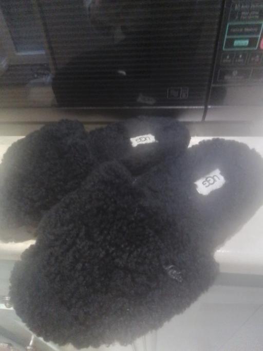 Buy & Sell Aldridge Walsall - Photos for BLACK UGG SLIPPERS