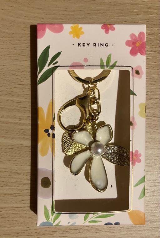 Buy & Sell Forest Town Mansfield - Photos for New flower keyring in box