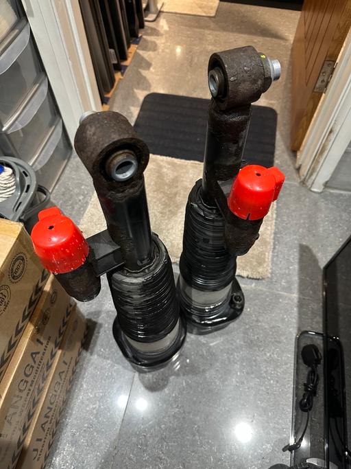 Vehicles Wembley Brent - Photos for BMW 7 Series G11-G12 Struts