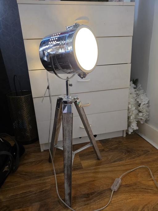 Buy & Sell Romford Havering - Photos for Brand New Tripod Lamp