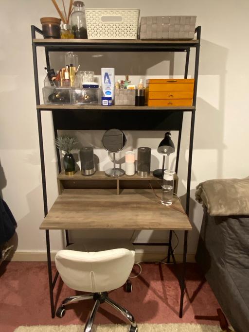 Buy & Sell Fulham Broadway South West London - Photos for Desk with chair