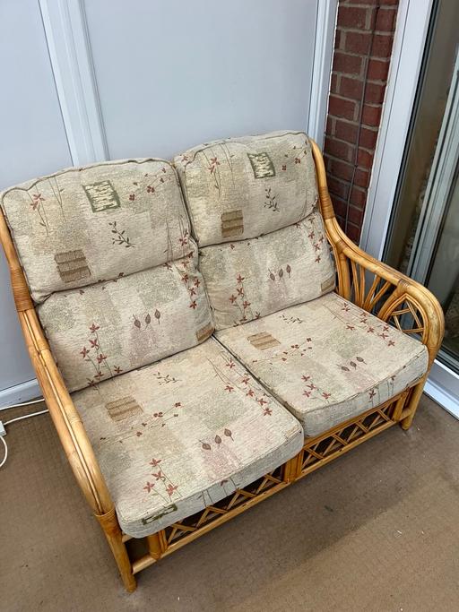Buy & Sell Whetstone Blaby - Photos for Lovely sold cane conservatory settee