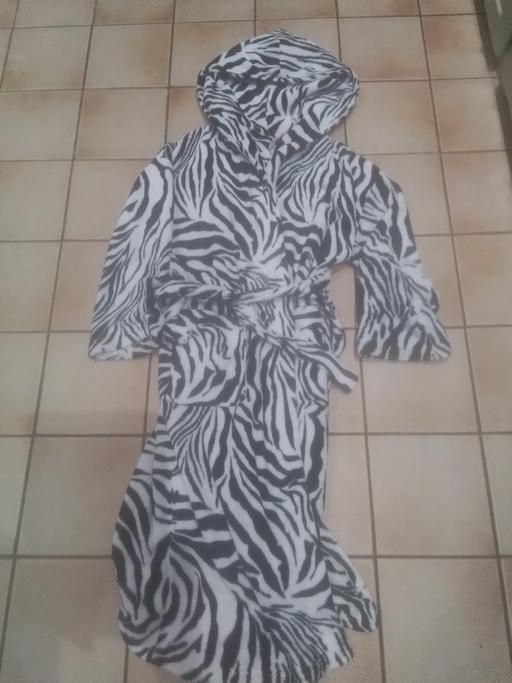 Buy & Sell Streetly Walsall - Photos for LADIES DRESSING GOWN WITH HOOD