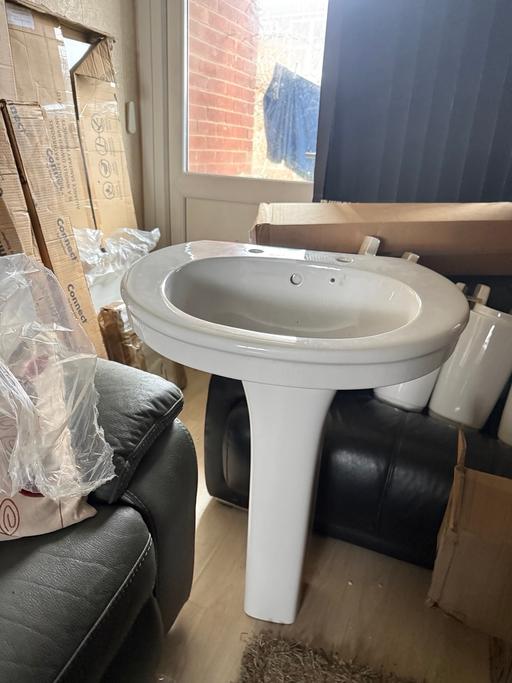 Buy & Sell Park Hill Sheffield - Photos for l 2 Tap Hole Modern Bathroom Sink White