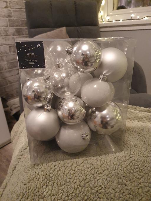 Buy & Sell Stainforth Doncaster - Photos for brand new pack of 30 silver baubles