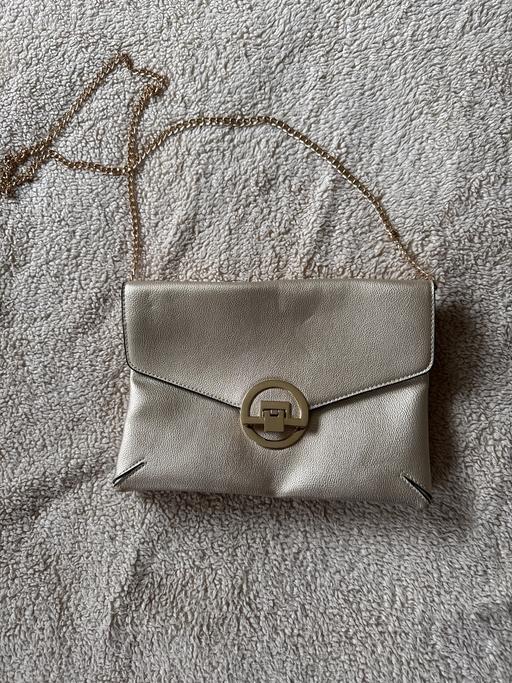 Buy & Sell Holly Lane Industrial Estate North Warwickshire - Photos for Gold chained evening bag never used