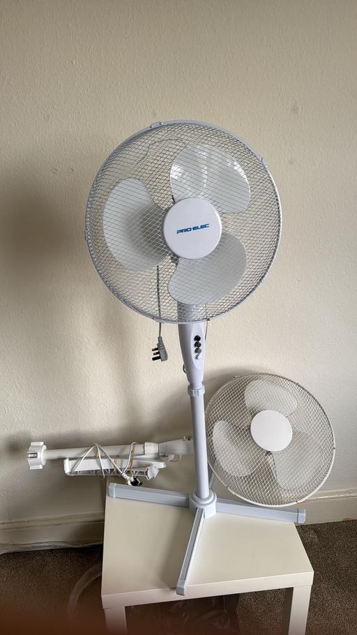 Buy & Sell Haringey North London - Photos for Two pedestal fans