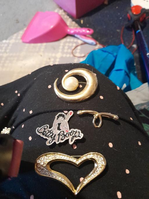 Buy & Sell Netherton Dudley - Photos for 4 broaches