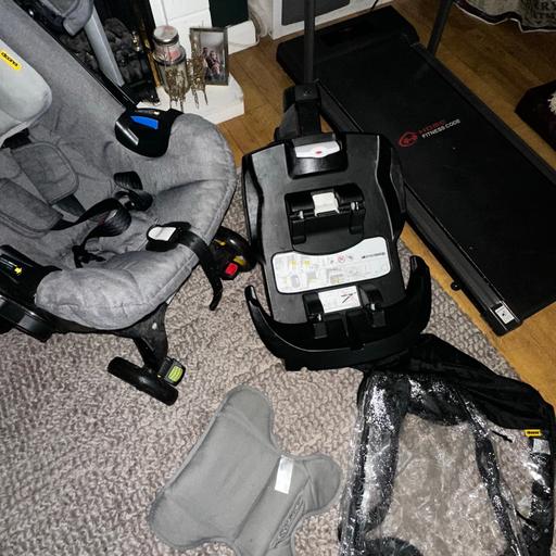 Buy & Sell Finchfield Wolverhampton - Photos for Doona + with isofix base