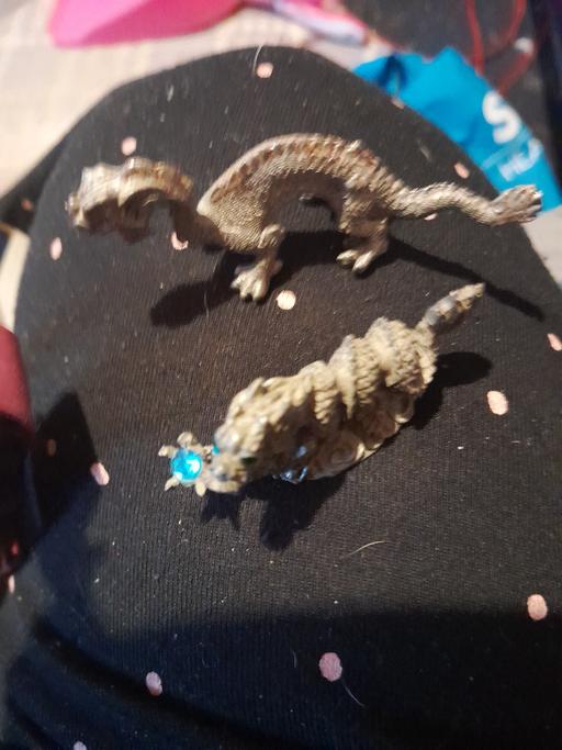 Buy & Sell Netherton Dudley - Photos for 2 small dragons with stone
