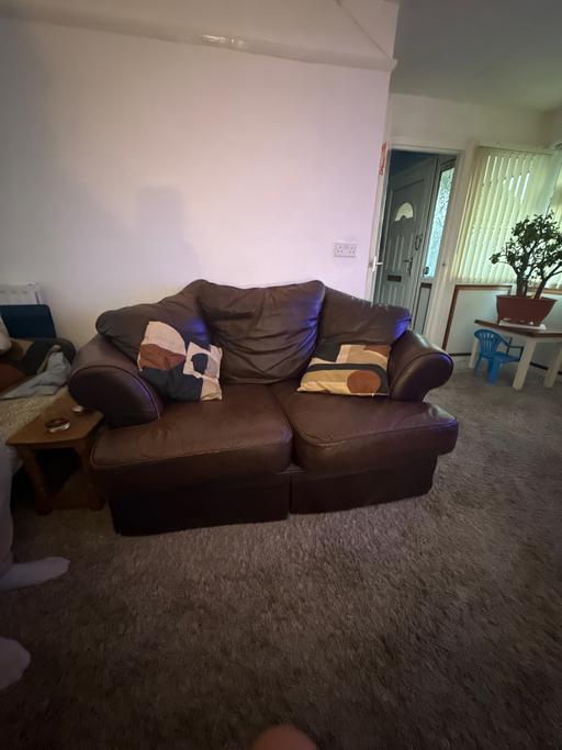 Buy & Sell Welling Bexley - Photos for Brown/red leather 2 seater sofa