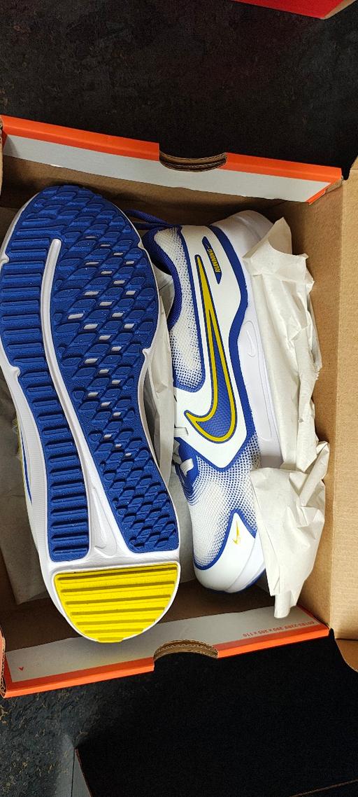 Buy & Sell West Hackney North London - Photos for Nike Cosmic Runner - size 5.5