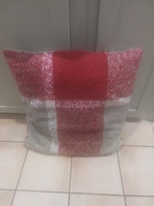 Buy & Sell Streetly Walsall - Photos for ONE LOVELY CUSHION
